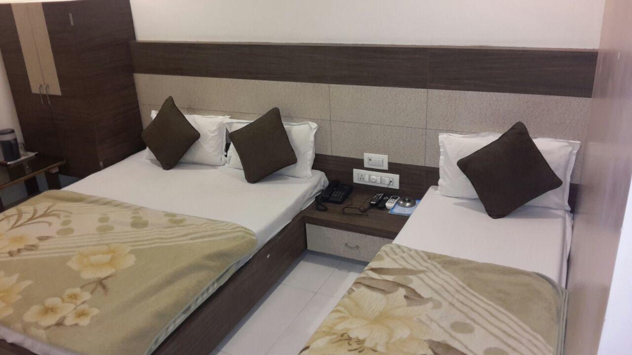 Hotel Crystal 巴罗达 外观 照片