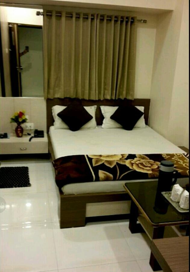 Hotel Crystal 巴罗达 外观 照片
