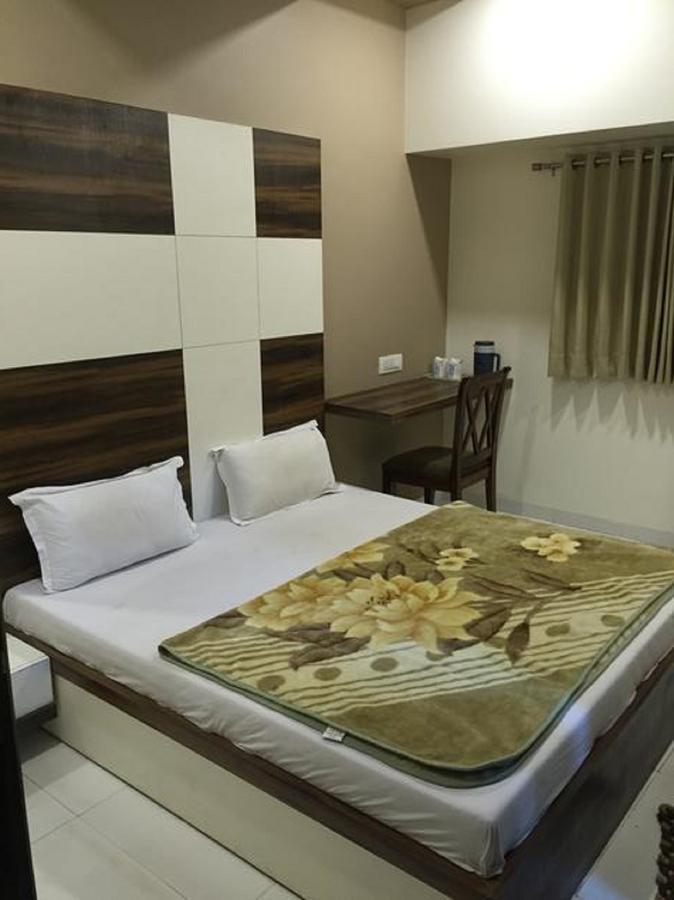 Hotel Crystal 巴罗达 外观 照片